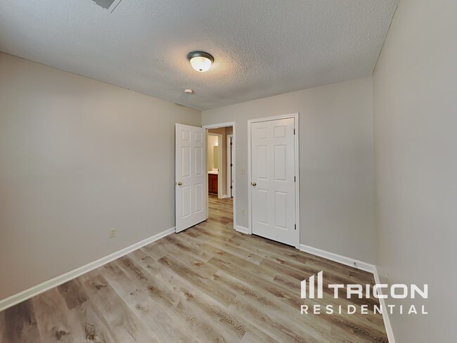 Building Photo - 123 Cranley Rd