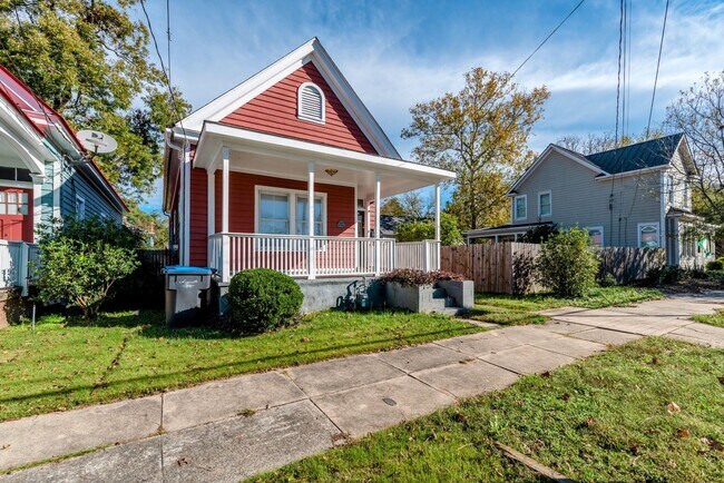 Building Photo - 1 bed/1 bath house for rent close to Downtown Augusta, with off-street parking!