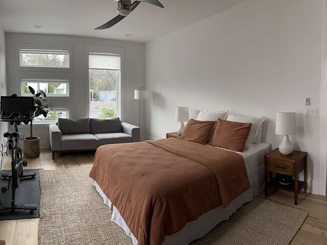 Building Photo - Modern Downtown Nashville 4 Bed, 3.5 Bath Home with Designer Finishes and Fully Fenced Backyard