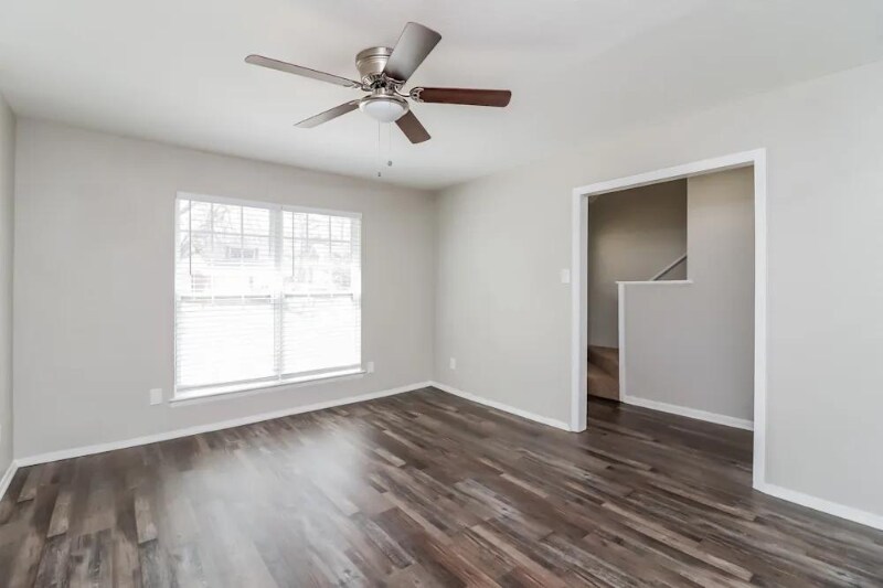 Building Photo - 1807 Rosewood Ln
