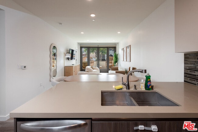 Building Photo - 1070 S Bedford St