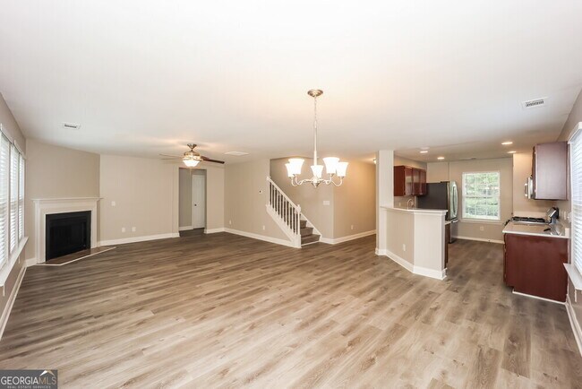 Building Photo - 2080 Valley Creek Dr