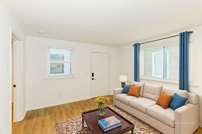 Building Photo - One Month Free ~ 1 bed/1 bath on King St.