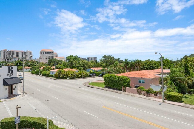 Building Photo - 411 SW 37th Ave