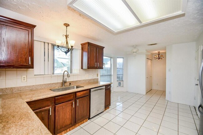 Building Photo - 12311 Grove Meadow Dr