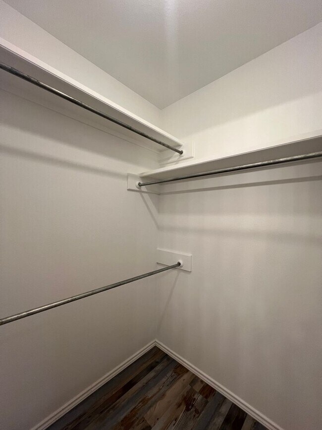 Building Photo - 3 Bedroom Duplex Located In Shadow Hills!