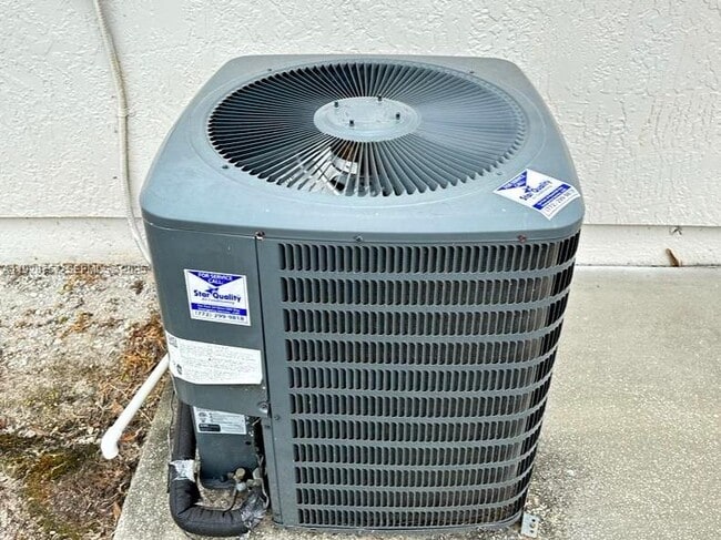 Building Photo - 720 2nd Pl SW