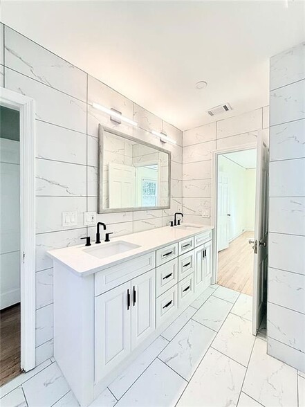 Building Photo - 200 W Paces Ferry Rd NW