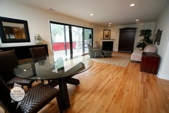 Building Photo - 6954 N Greenview Ave