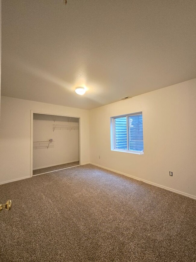 Building Photo - 4 Bedroom Ranch Style Home