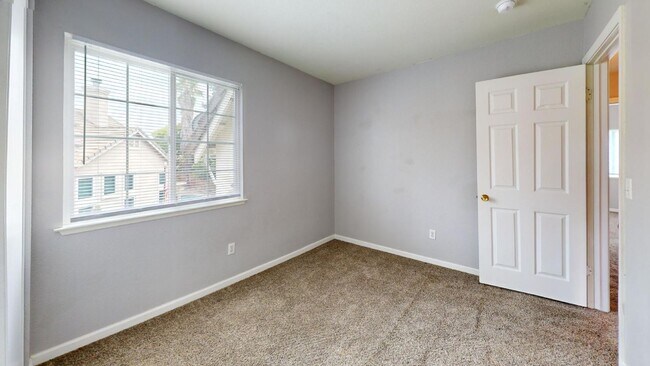 Building Photo - GREAT NEIGHBORHOOD...CENTRAL BRENTWOOD LOC...