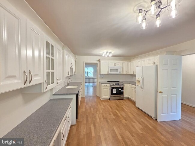Building Photo - 5814 Tudor Ln