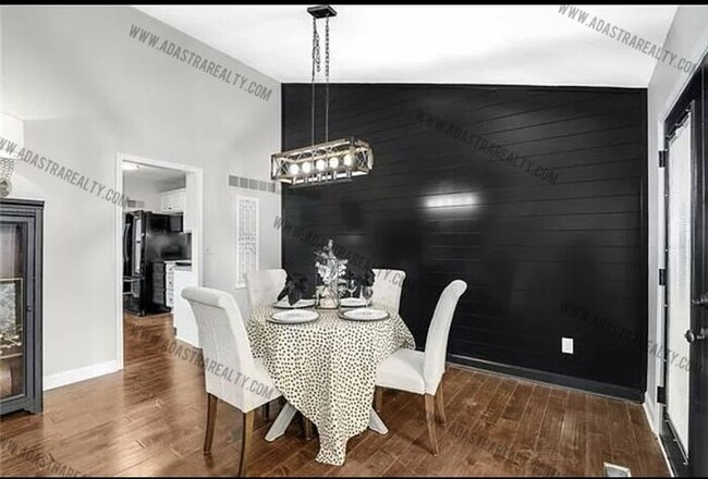 Building Photo - Gorgeous Modern Shawnee Townhome-Available...