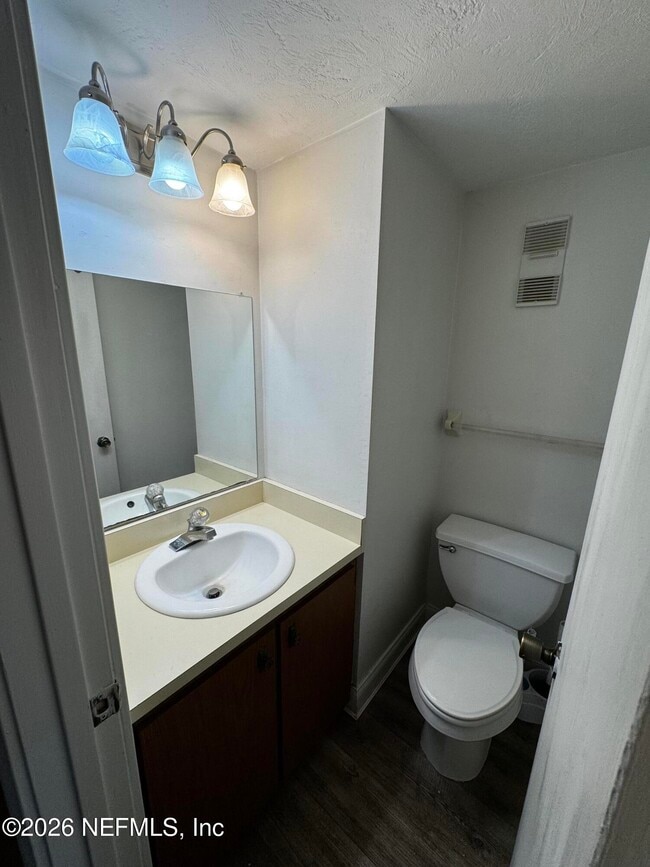 Building Photo - 12 Gln Fls Dr