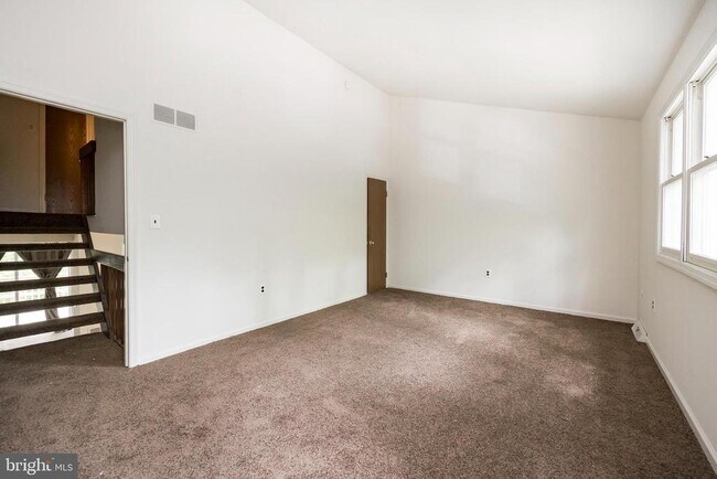 Building Photo - 918 Dogwood Ln