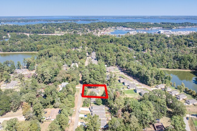 Building Photo - 711 Cherokee Dr