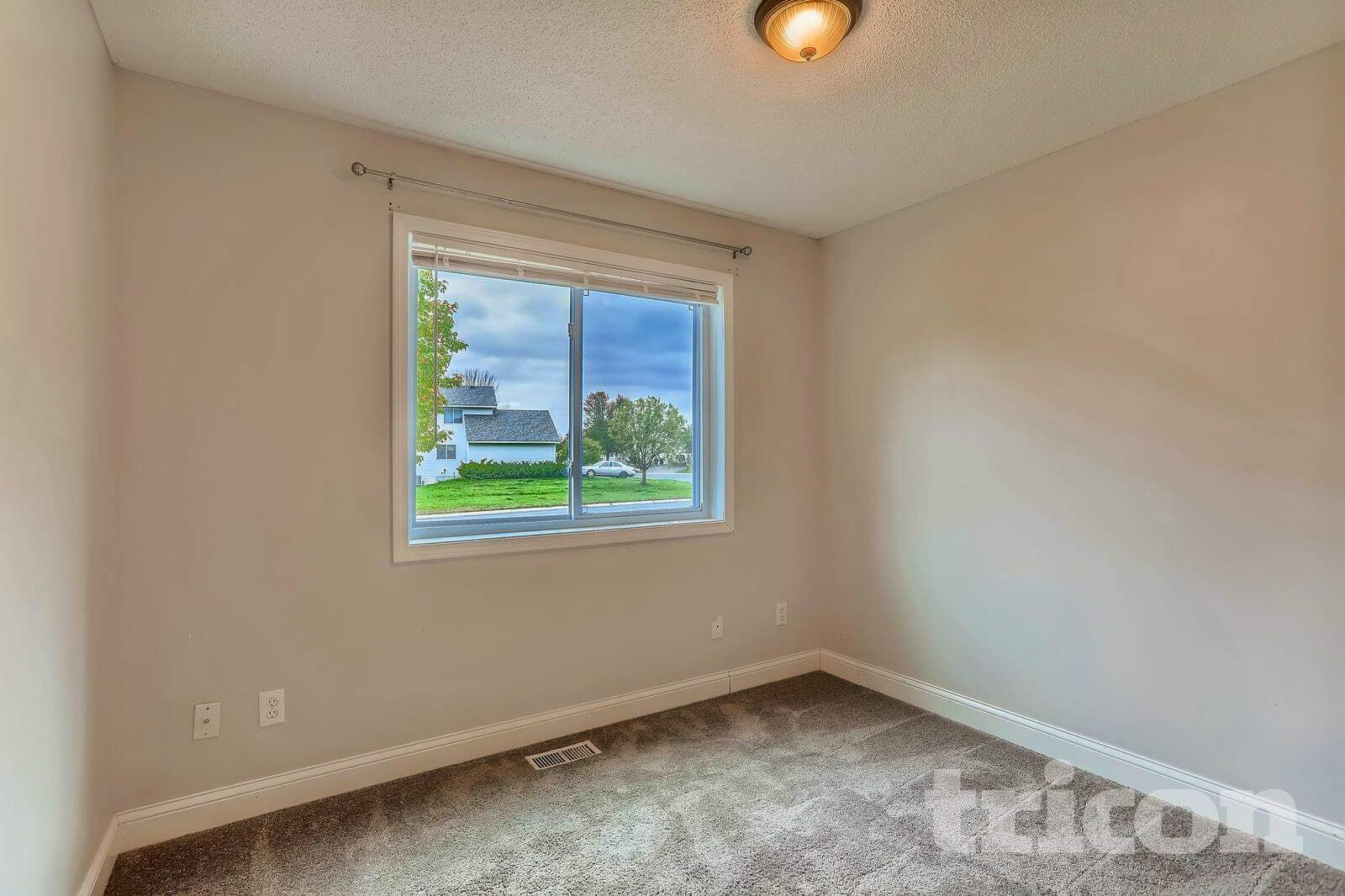 Building Photo - 7850 Park Ave NE