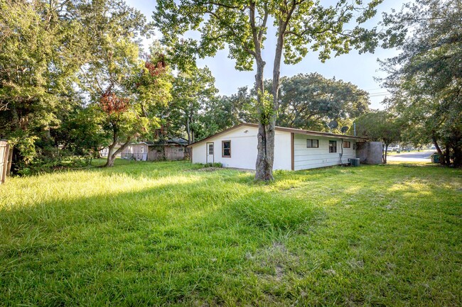 Building Photo - Adorable 3 bedroom ready to rent!