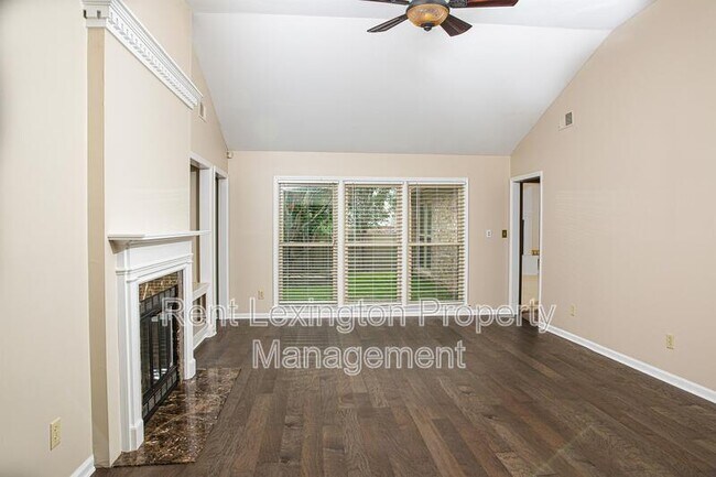 Building Photo - 4661 Saron Dr
