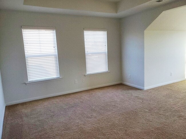 Building Photo - **Available Now** 3 Bedroom, 2.5 bath home with Great neighborhood amenities!