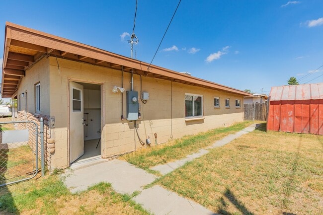 Building Photo - 3 Bedroom 2 Bath Home