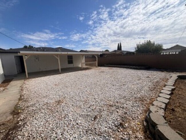 Building Photo - Beautiful Remodeled Home in Tehachapi!