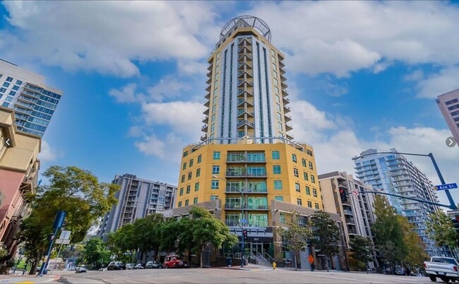 Building Photo - Downtown Views from Cortez Hill! Tall Ceil...