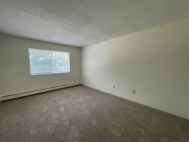 Building Photo - 379 Huse Rd