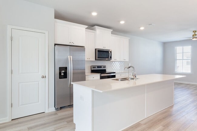 Building Photo - Newly Constructed 3bd/3.5ba w/ Gym, Min From Airport and Downtown Hapeville!