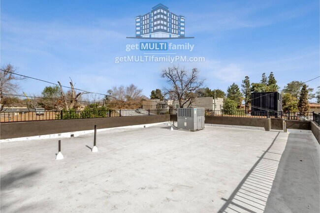 Building Photo - 1006 E Pasadena Ave