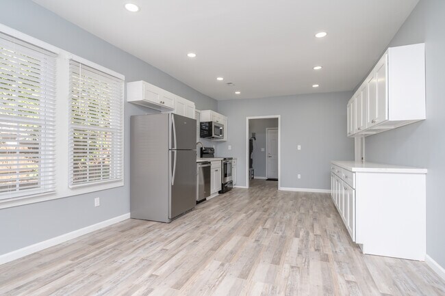 Building Photo - 206 Boundary Dr