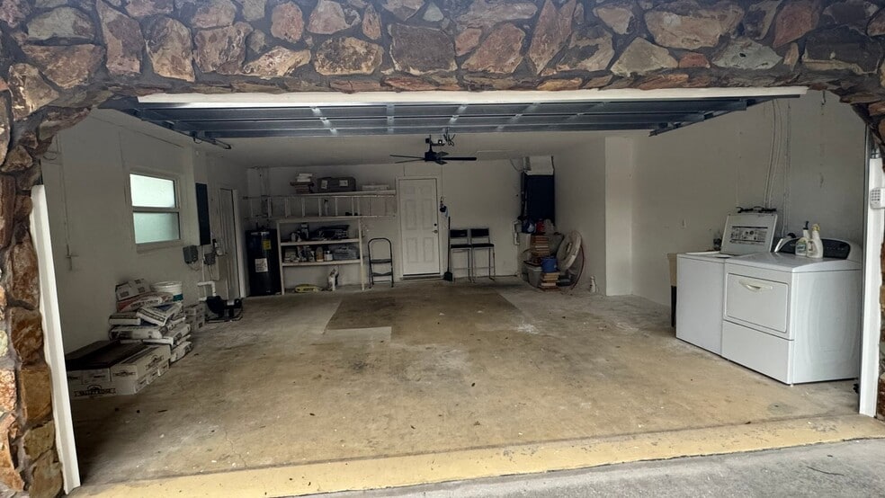Building Photo - 7409 Lake Forest Cir