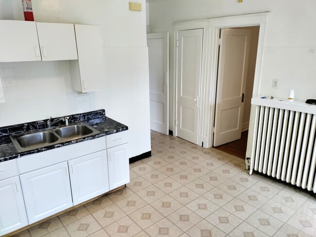 Building Photo - 5514 S Union Ave