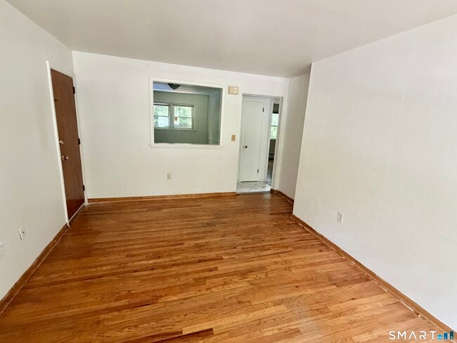 Building Photo - 69 Oak Ridge Dr