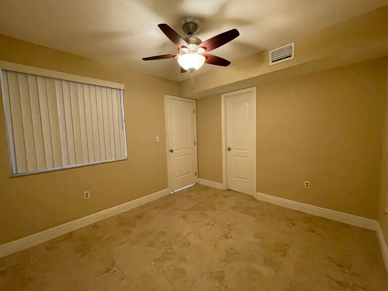 Building Photo - 2810 N Oakland Forest Dr