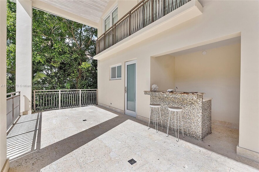 Building Photo - 7141 E Lago Dr