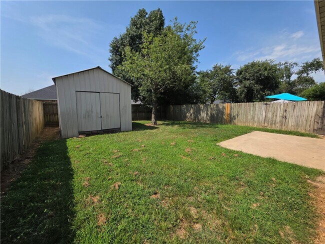 Building Photo - 2723 Kasey Ave