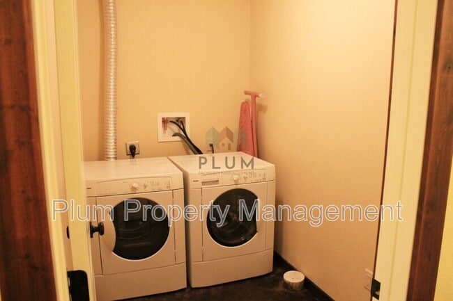 Building Photo - 1405 N Dickens St