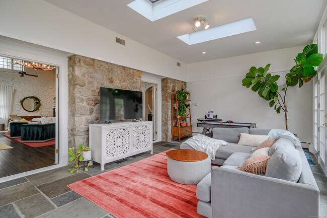 Building Photo - 58 Woodchuck Ln