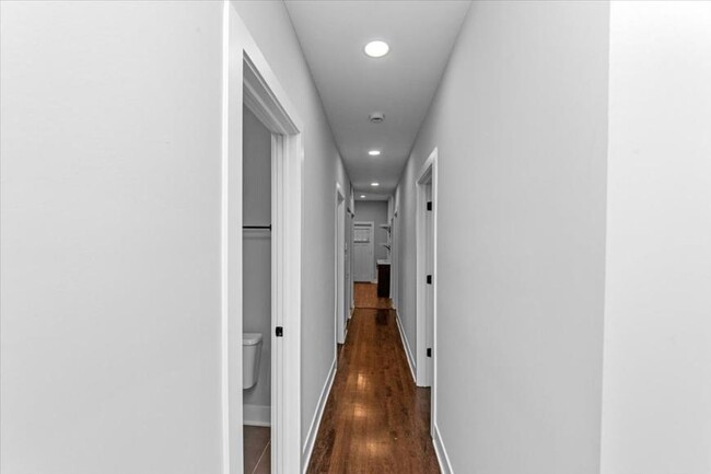 Building Photo - 3 bedroom in Chicago IL 60618