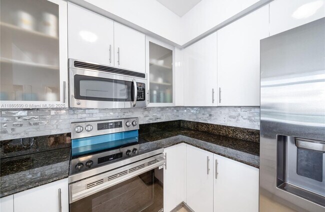 Building Photo - 7900 Harbor Island Dr