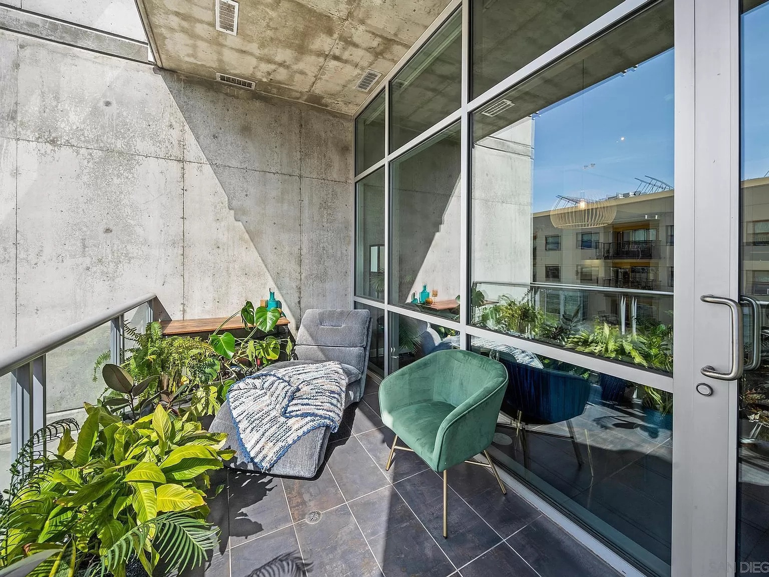 Building Photo - 1025 Island Ave