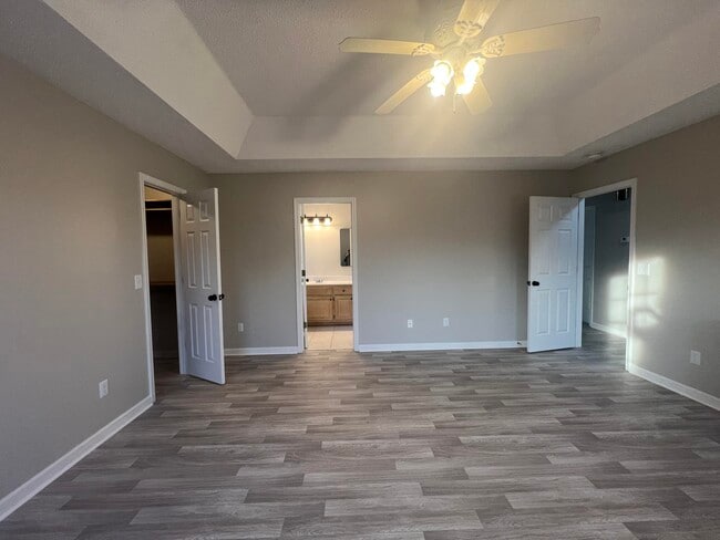 Building Photo - 1240 Inabinet Dr