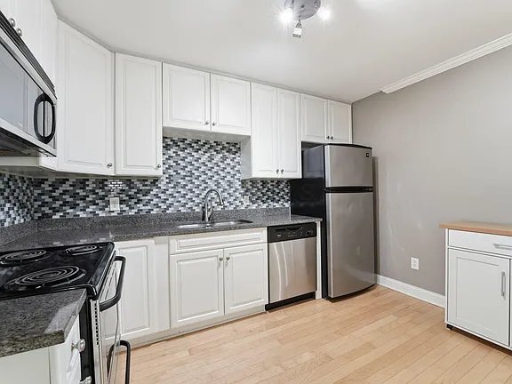 Building Photo - 1397 Broadview Ave