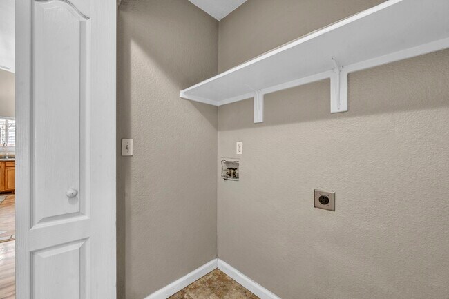 Building Photo - 17765 Oakview Ct