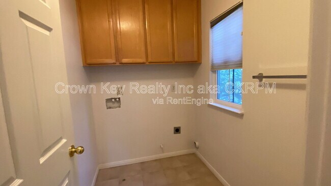 Building Photo - 673 Nacomis Ct