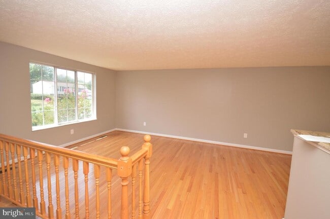 Building Photo - 7011 Vantage Dr