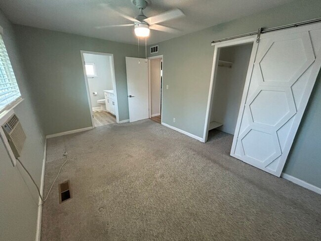 Building Photo - 2647 W Evergreen Ct