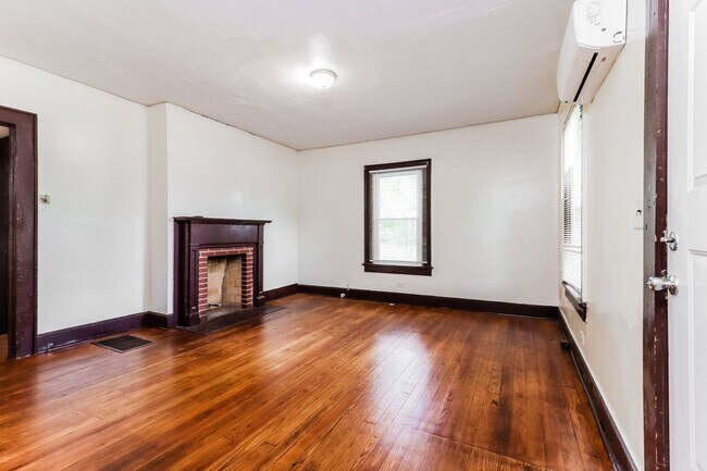 Building Photo - 106 W Tinsley St
