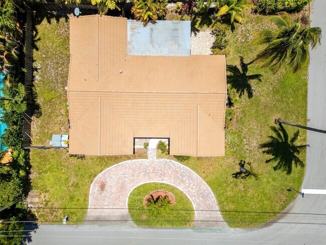 Building Photo - 3460 NE 28th Ave